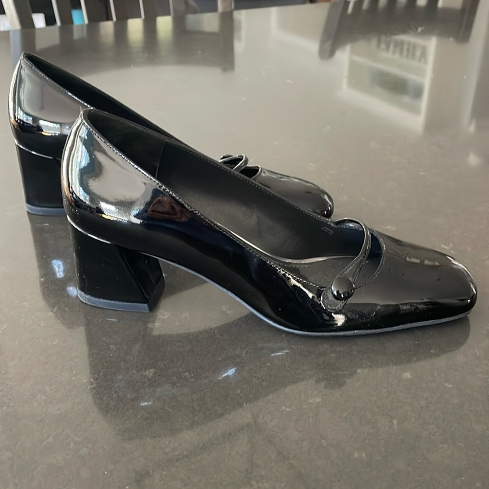 Stuart Weitzman Shoe